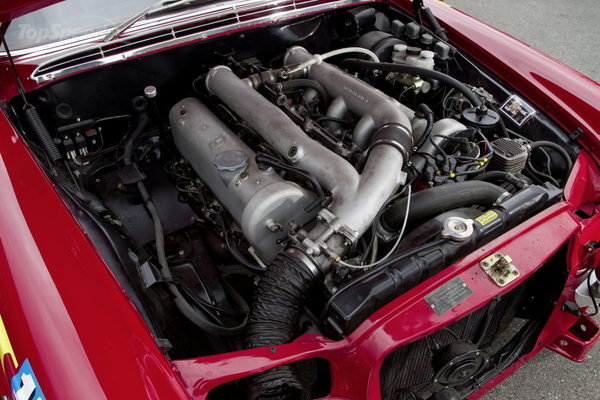 That's big and probably heavy... The 6.8L V8 in situ.